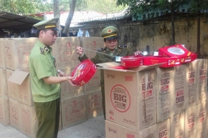 Lạng Sơn: Bắt giữ lô hàng bánh qui ngoại nhập lậu