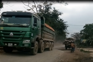 Tỉnh Hòa Bình: “Hung thần” chở đất quật nát Quốc lộ 21A