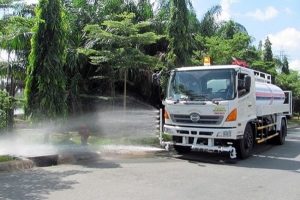Mỗi năm Hà Nội mất 70 tỷ đồng tiền rửa đường