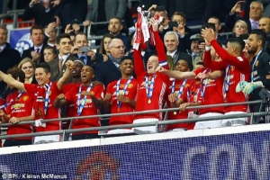 Ibrahimovic tỏa sáng, M.U lên ngôi vô địch League Cup