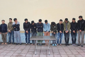 Bắt 12 đối tượng sát phạt nhau trên chiếu bạc