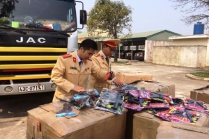 Thanh Hóa: Bắt giữ hơn 3.000 đồ chơi bạo lực đang trên đường tiêu thụ