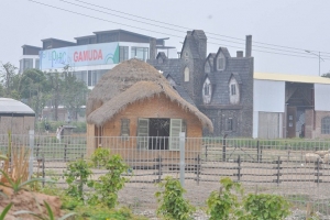 Phim trường Santorini Park vẫn “chềnh ềnh” bất chấp lệnh “trảm”