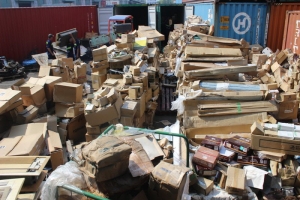 TP. Hồ Chí Minh: Khám xét 2 container phát hiện hàng lậu tại cảng Cát Lái