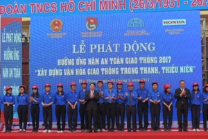 Gần 2.000 thanh niên Hải Phòng hưởng ứng Năm ATGT 2017