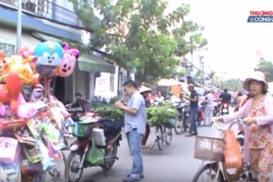 TP. HCM: Lo ngại mất ATVSTP tại chợ tự phát trên đường Phạm Văn Bạch