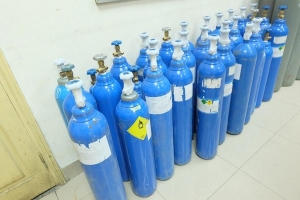 Thu giữ 40 bình khí cười (N2O) tập kết trên phố cổ