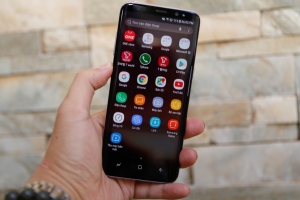 Cận cảnh Galaxy S8 đầu tiên về Việt Nam giá 16.980 triệu đồng