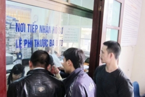 Phí trước bạ ô tô có thể tăng đến 50%: Tan giấc mộng “xế hộp”