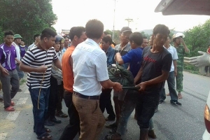 Hà Tĩnh: Cưa đạn pháo 2 anh em ruột thương vong
