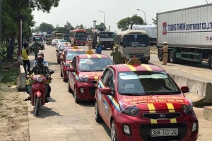 Hà Tĩnh: Người dân sử dụng tiền lẻ để phản đối trạm thu phí BOT Cầu Rác