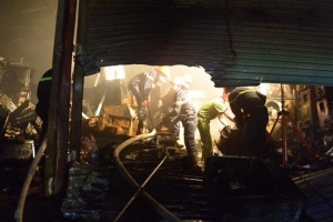 Hà Nội: Cháy lớn kho điều hòa ở đường Tam Trinh