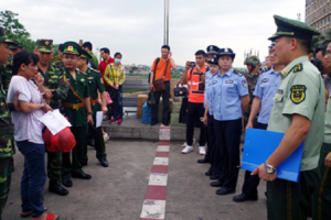 Trung Quốc bàn giao đối tượng truy nã đặc biệt và 23 đối tượng nhập cảnh trái phép