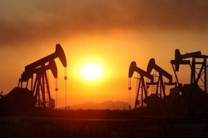Giá dầu tăng do OPEC sẽ gia hạn thỏa thuận cắt giảm sản lượng
