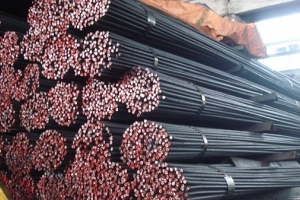 Thị trường trầm lắng, giá thép giảm- tồn kho tăng