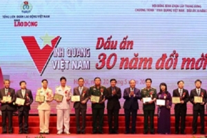 “Vinh quang Việt Nam - Dấu ấn 30 năm đổi mới”: Vinh danh 30 tập thể, cá nhân