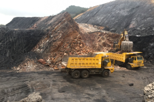 Yêu cầu Công ty TNHH Viễn Đông dừng ngay việc thi công tại vị trí phát lộ than