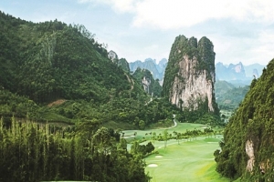 Xuất hiện sân golf xây dựng trái phép, do buông lỏng quản lý?