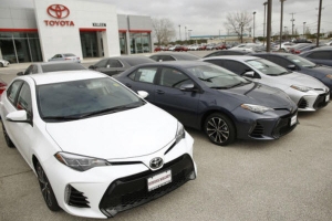 Doanh thu Toyota đang giảm sút mạnh