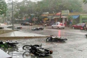 Hà Nội: Khuyến cáo người dân hạn chế ra đường khi có hiện tượng dông lốc cục bộ