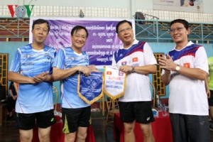 Giao lưu thể thao giữa ĐSQ Việt Nam và Văn phòng Chủ tịch nước Lào