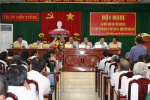 Phó Thủ tướng Trương Hòa Bình tiếp xúc cử tri Long An