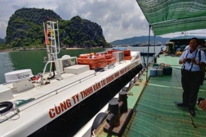 Tàu siêu tốc đổ xăng giữa biển: 62 du khách bức xúc