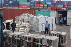 TP.HCM: Phát hiện nhiều container hàng cấm nhập khẩu ngụy trang rổ nhựa