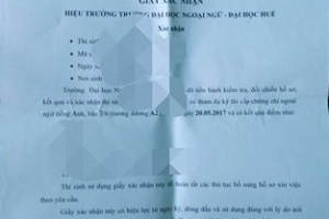 Thu tiền của sinh viên dù không có chủ trương?