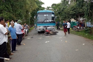 Hà Tĩnh: Xe máy đâm đầu xe khách, 2 người thương vong