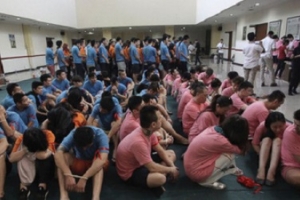 Indonesia trục xuất hàng trăm nghi phạm Trung Quốc