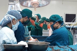 Hà Tĩnh: 5 y bác sỹ, nhân viên cùng hiến máu cứu sống sản phụ nguy kịch