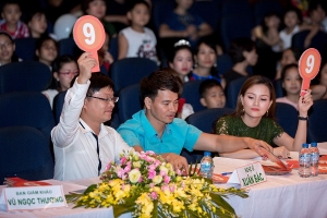 Giám khảo quyền lực bên cạnh NSƯT Xuân Bắc, MC Huyền Châu tại “Tỏa sáng Tài năng MC Nhí” là ai?
