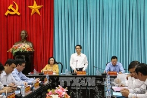 Phó Thủ tướng Vũ Đức Đam làm việc tại Bến Tre