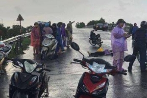 Hải Dương: Đang đi xe máy, một phụ nữ bị sét đánh tử vong