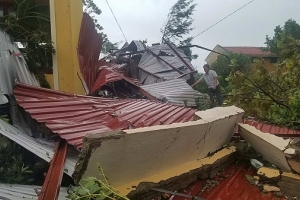Bão số 10 càn quét, 12 người thương vong