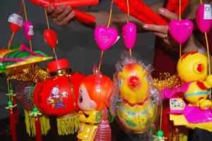 Chuyển động 389: Nguy cơ ung thư cao từ đèn lồng Trung Thu không rõ nguồn gốc