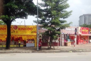 Hà Nội: Hàng loạt ki ốt bánh trung thu lại “đổ bộ” lấn chiếm vỉa hè