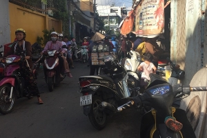 Chợ tự phát và ATVSTP (TP. HCM) – Bài 13: Nhiều lo ngại tại chợ hẻm 201 Nguyễn Xí