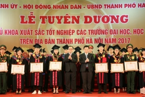 Hà Nội: Tuyên dương 84 thủ khoa tốt nghiệp các trường đại học, học viện năm 2017