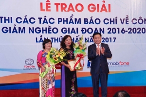 Trao giải báo chí viết về công tác giảm nghèo