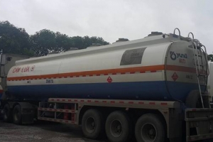 Nghệ An: Hàng triệu lít xăng kém chất lượng bị thu giữ