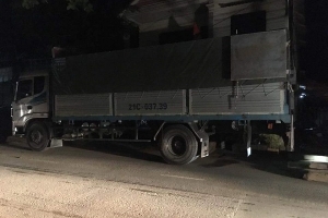 Yên Bái: Nghi vấn hơn 10 tấn gỗ quý được vận chuyển là gỗ lậu