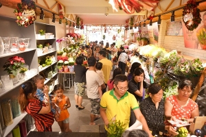 Sôi động thị trường quà tặng trong ngày Phụ nữ Việt Nam 20/10