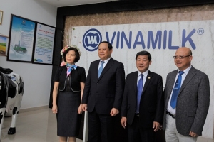 Phó thủ tướng CHDCND Lào Sonexay Siphandone thăm và làm việc với Vinamilk