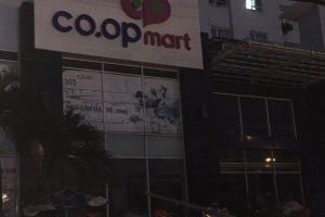 Chung cư Đất Phương Nam - Kỳ 3: “Chợ cóc” bao vây, cán bộ chính quyền chỉ… “tiếp thu”