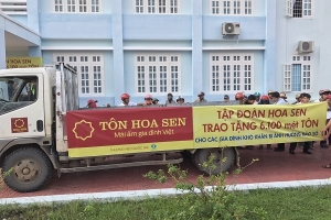 Tôn Hoa Sen: Chung tay cùng đồng bào vùng bão lũ