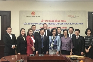 CENTRAL GROUP nhận Bằng khen của Bộ Công Thương vì thành tích quảng bá hàng Việt Nam