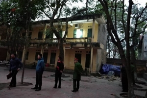 Bắc Ninh: Sập lan can, 16 học sinh nhập viện