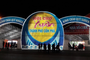 Hội chợ Xuân Cẩm Phả (Quảng Ninh): Thu hút hàng trăm người mua sắm